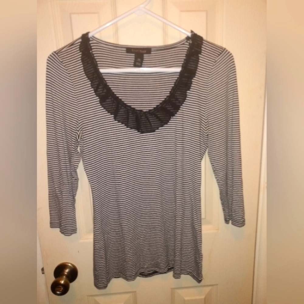 Women's XS White House Black Market V-Neck Striped Top